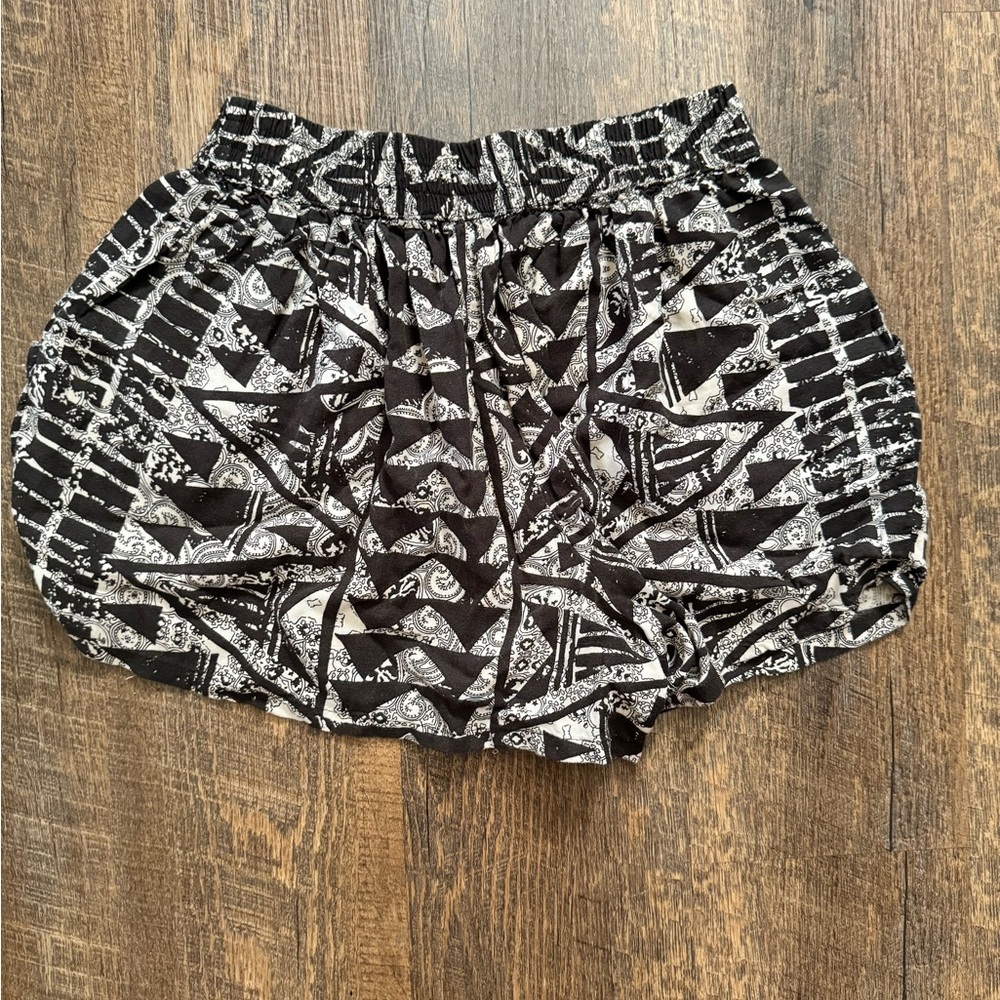 Womens Shorts - Picture 3 of 4